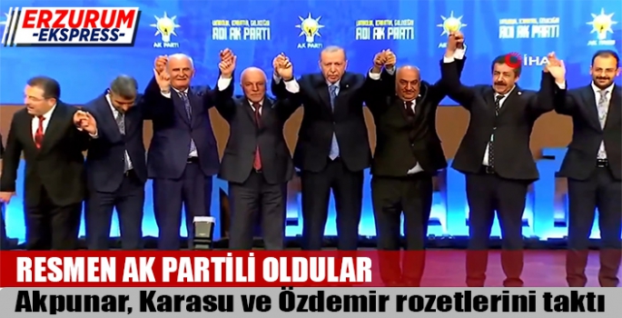 AK Parti'ye 2 milletvekili ve 13 belediye başkanı katıldı