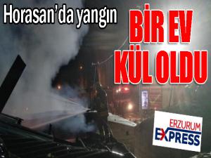 Horasan'da yangın: Bir ev tamamen kül oldu