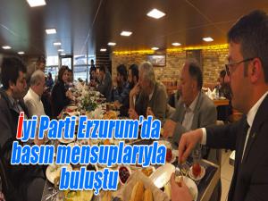 İYİ Parti Erzurumda basınla buluştu