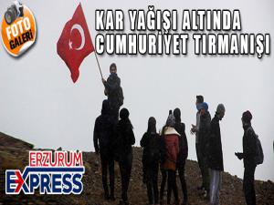 Kar yağışı altında Cumhuriyet Tırmanışı