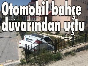 Otomobil bahçe duvarından uçtu