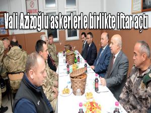 Vali Azizoğlu askerlerle birlikte iftar açtı 