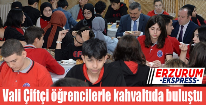 Vali Çiftçi öğrencilerle kahvaltıda buluştu