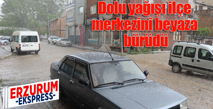 Dolu yağışı ilçe merkezini beyaza bürüdü